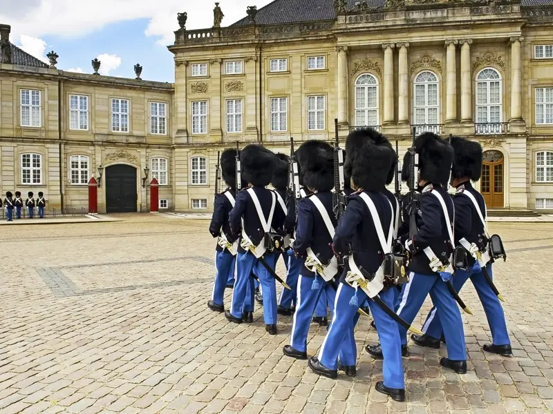 Zu den Highlights von Kopenhagen zählt auch das Königliche Schloss Amalienborg.