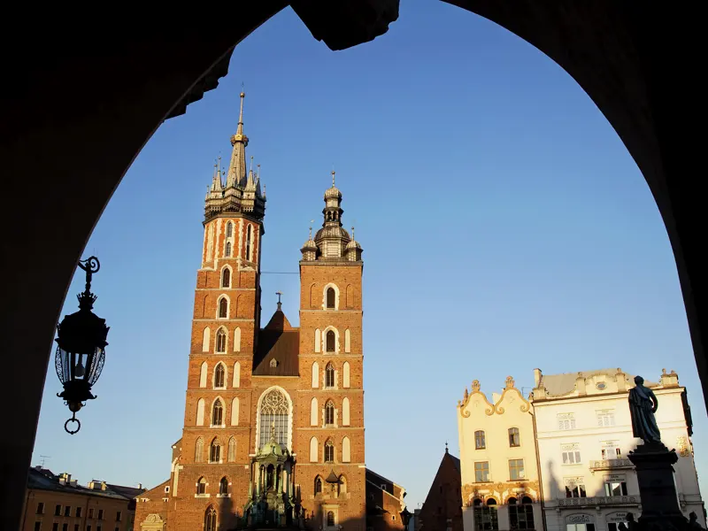 Auf der CityLights-Städtereise nach Krakau werden wir uns die moderne Metropole mit ihren vielen alten Schätzen ganz genau ansehen, hier im Bild die Marienkirche.