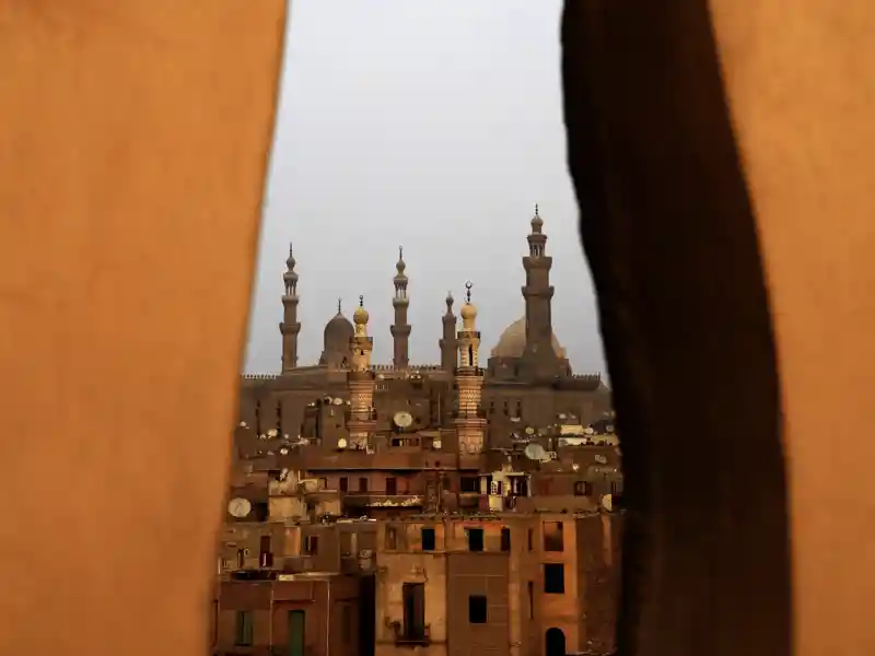 Bei unserer CityLights-Städtereise nach Kairo empfängt uns auf einer Anhöhe die mächtige Zitadelle von Saladin. Der Panoramablick über die ägyptische Hauptstadt ist spektakulär.