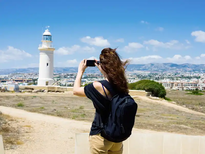 Auf unserer Studienreise nach Zypern besuchen wir auch die Hafenstadt Paphos. Hier gibt es viele antike Schätze und diesen Leuchtturm zu bewundern.