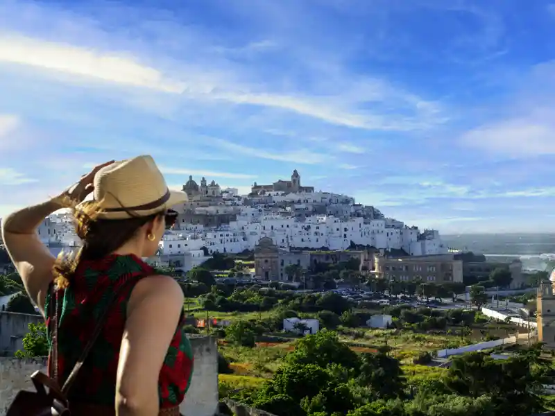 Ganze fünf Nächte verbringen Sie während unserer Singlereise nach Apulien im malerischen Städtchen Ostuni. Ihr Hotel ist mitten in der Altstadt gelegen.