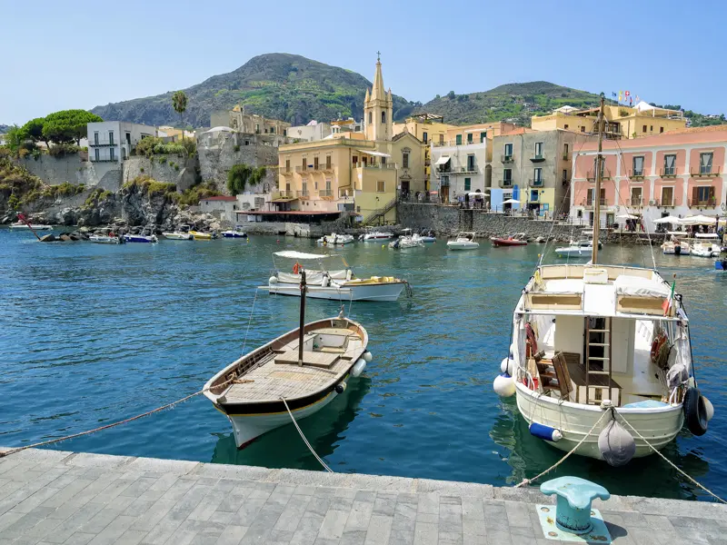 Die erste Station unserer Studienreise für Alleinreisende auf die Aeolischen Inseln ist die Insel Lipari.