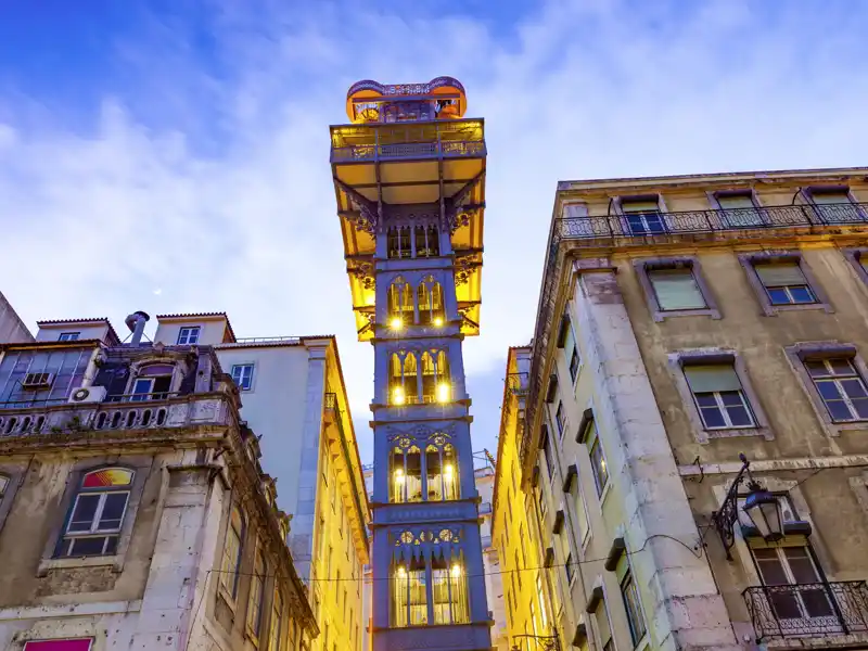 Auf unserer Singlereise über Silvester entdecken wir Lissabon und überblicken die wunderschöne Stadt vom Aussichtsturm Elevador de Santa Justa mitten in der Stadt.