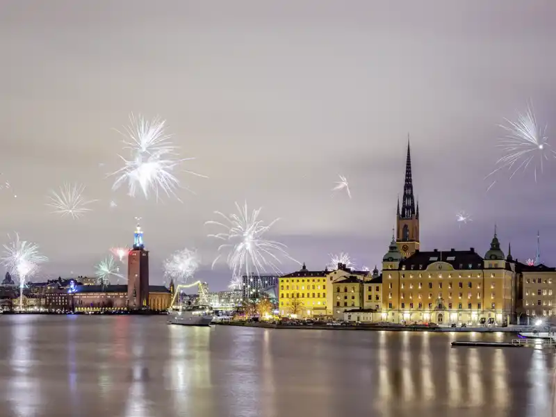 Gemeinsam begrüßen wir das neue Jahr in Schwedens Hauptstadt.