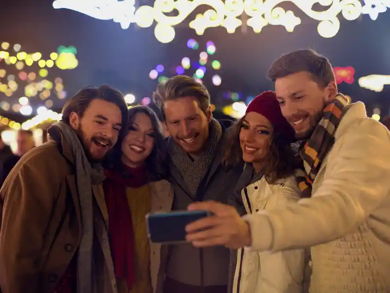 Gemeinsam in einer Gruppe den Jahreswechsel in Berlin erleben - am besten zusammen mit anderen Singles und Alleinreisenden.