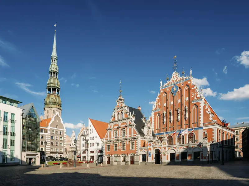 Rigas Altstadt mit dem weltberühmten Schwarzhäupterhaus ist nur eines der vielen Highlights auf unserer Studienreise durch das Baltikum.