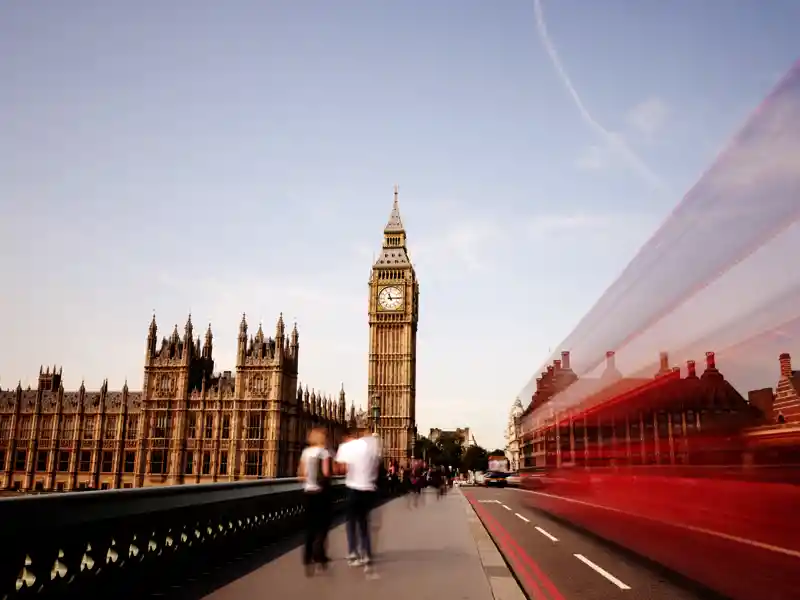 Bei unserer Familien-Studienreise  durch London zeigt uns unser Reiseleiter viele Highlights der britischen Metropole: Big Ben, den Tower of London und das Riesenrad London Eye sind nur einige davon.