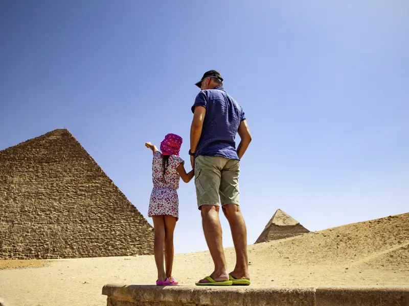 Während der neuntägigen Familienreise von Studiosus besuchen Sie auch die berühmten Pyramiden von Gizeh.