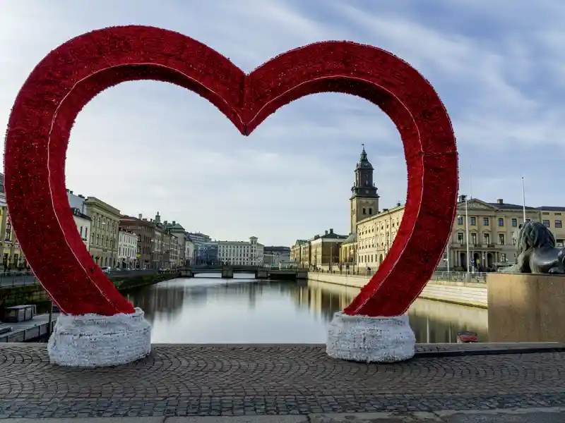 Gemeinsam erkunden wir auf unserer Städtereise die Sehenswürdigkeiten Göteborgs, zum Beispiel den Großen Hafenkanal und die stattlichen Bürgerhäuser.