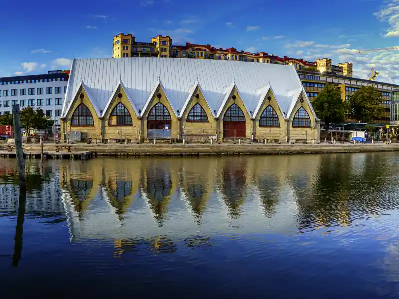 Auf unserem Stadtbummel durch Göteborg besuchen wir die frisch restaurierte Fischkirche, die sich bei näherem Hinsehen als Markthalle und Restaurant entpuppt.