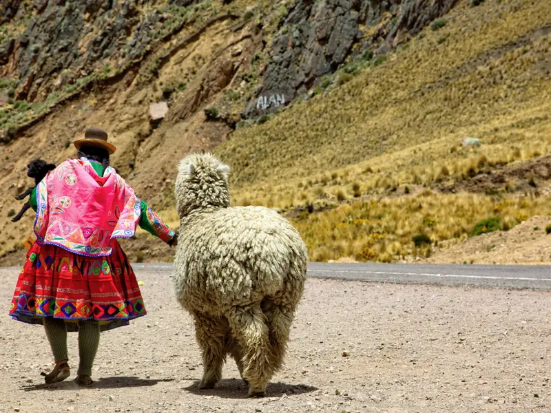Im Hochland von Peru sind die Traditionen aus der Inkazeit noch immer lebendig. Auf unserer klassischen Studienreise durch Peru lernen wir das Lebensgefühl in den Anden kennen.