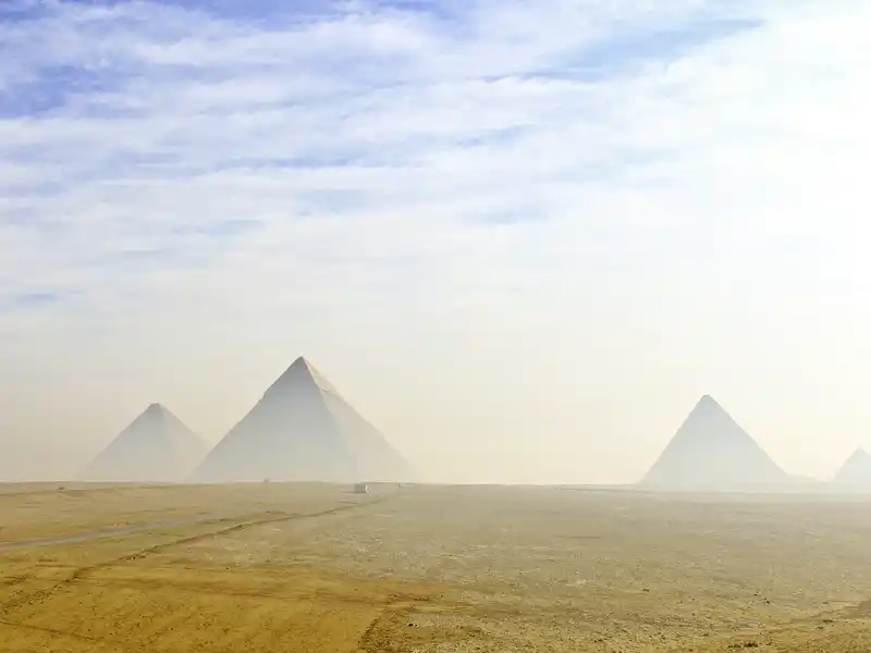 Bei unserer Kreuzfahrt-Studienreise nach Ägypten darf eine Besichtigung der Pyramiden von Gizeh nicht fehlen.