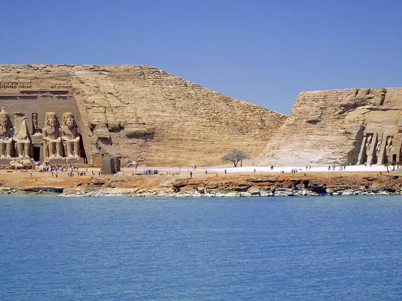 Bei unserer umfassenden Studieneise durch Ägypten queren wr  die Nubische Wüste und kommen zu den Tempeln nach Abu Simbel (UNESCO-Welterbe) ¿ gerettet vor den Fluten des Nassersees.