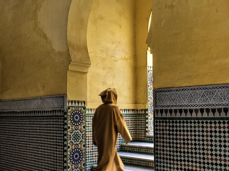 Auf unserer Studienreise in die marokkanischen Königsstädte bringt Ihnen Ihre Studiosus-Reiseleitung viele Facetten des Landes nahe, so zum Beipiel die Religion und die traditionelle Baukunst des Islams.