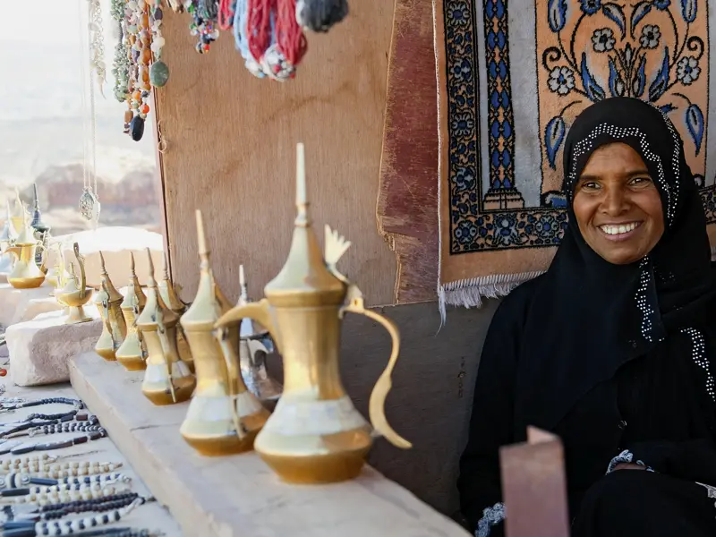 Bei unserer Studienreise nach Jordanien und Israel  können wir viele herzliche Kontakte mit den Einheimischen knüpfen, zum Beispiel mit den zahlreichen Souvenirhändlern.