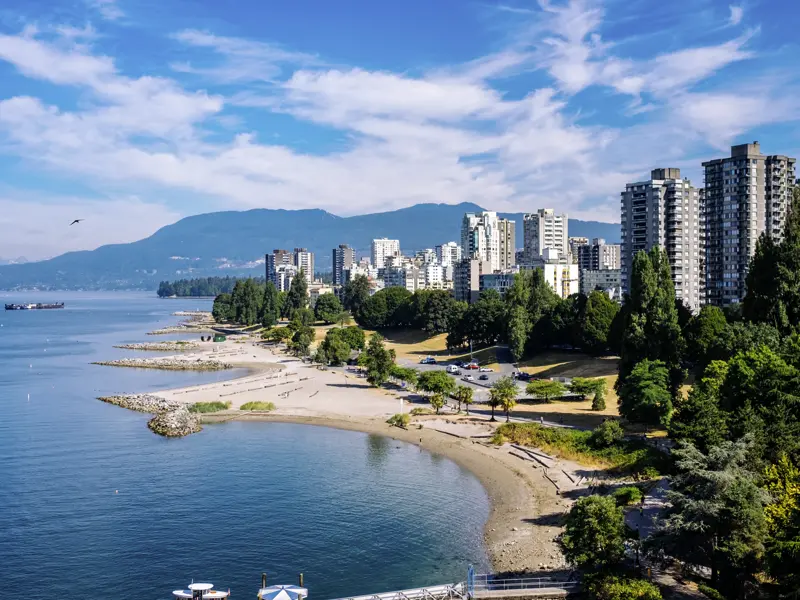 Viele sagen, Vancouver gehöre zu den schönsten Städten der Welt. Ob das stimmt, prüfen wir selbst. Im Stanley Park beobachten wir Inlineskater, in Granville Island schauen wir Künstlern bei der Arbeit zu.