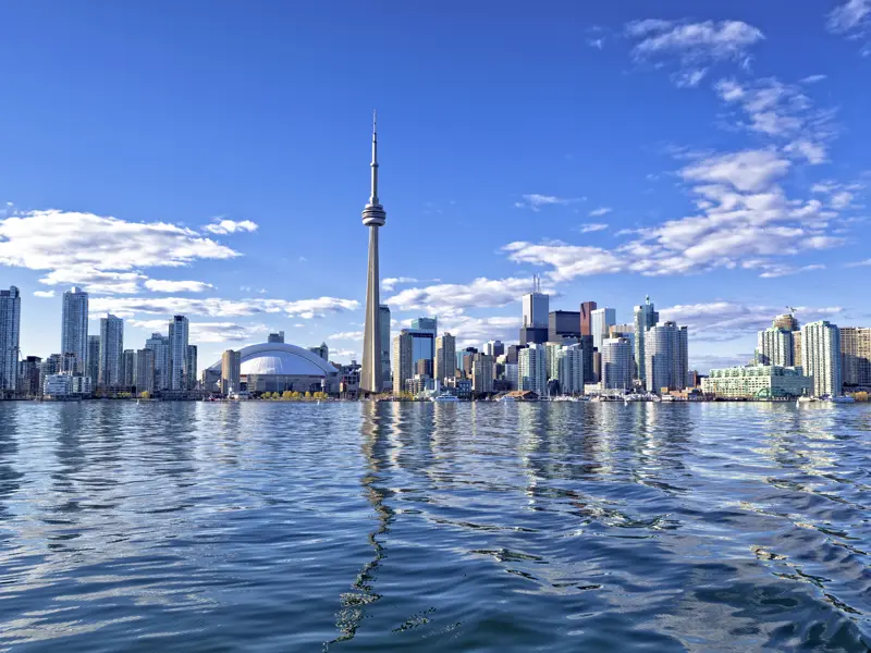 Während der 13-tätigen Studiosusreise nach Kanada verbringen sie auch zwei Nächte in Toronto. Ein Highlight der Citytour ist die Fahrt auf den 553 m hohen CN Tower und die beeindruckende Aussicht!