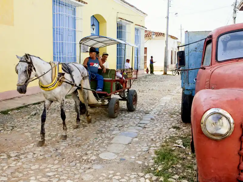 Auf unserer Studiosus-Reise durch Kuba darf ein Aufenthalt in Trinidad an der Südküste nicht fehlen. Stolze Paläste, bonbonfarbene Häuser und Pferdewagen, die über Kopfsteinpflaster holpern.