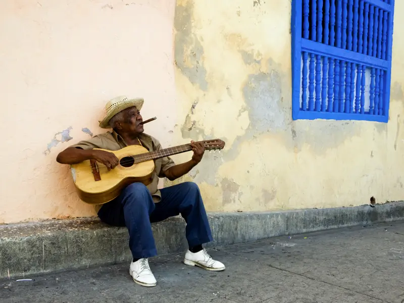 In Kuba ist Musik Teil des Alltags. Wir erleben auf unserer Studienreise auf der Karibikinsel beides, den kubanischen Alltag und die tolle Musik - verbunden mit der Lebensfreude der Kubaner. Gelegenheiten, das Tanzbein zu schwingen, gibt es genug!