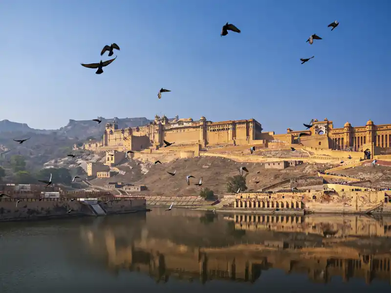 Natürlich besuchen wir die Festung Amber bei Jaipur ausführlich auf unserer 18-tägigen Studienreise Rajasthan mit Flair.