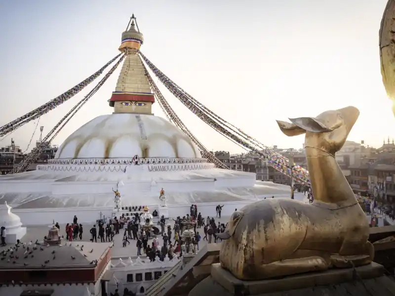 Auf unserer Studienreise nach Nepal sehen wir viele kulturelle Highlights wie den Bodhnath Stupa.