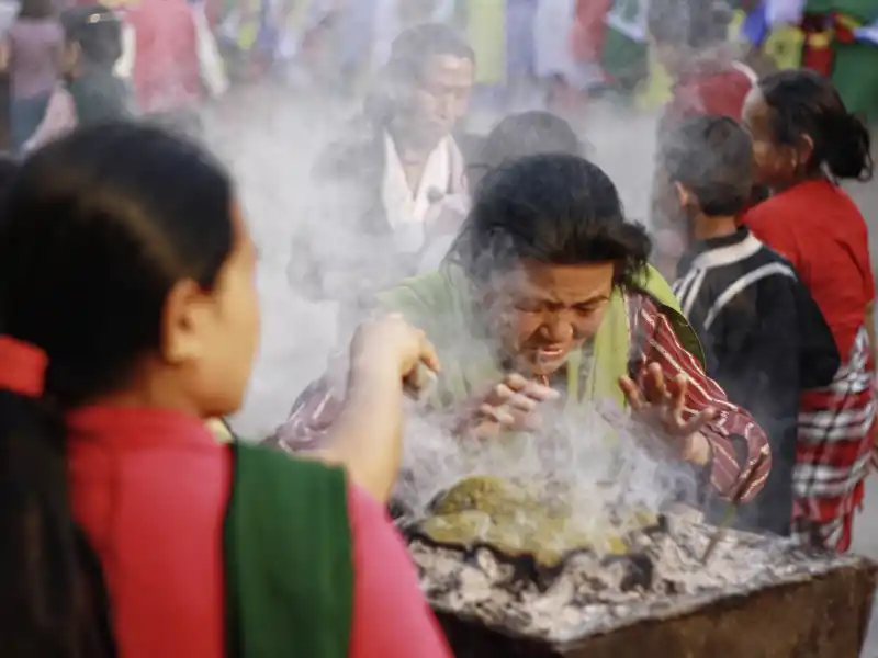 Auf unserer Studienreise nach Nepal können wir aus nächster Nähe die Rituale der Gläubigen erleben.