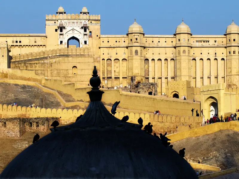 Auf unserer Studienreise durch Rajasthan besuchen wir selbstverständlich auch Fort Amber. Immerhin finden Studiosus-Gäste, es sei die zweitwichtigste Sehenswürdigkeit Indiens.