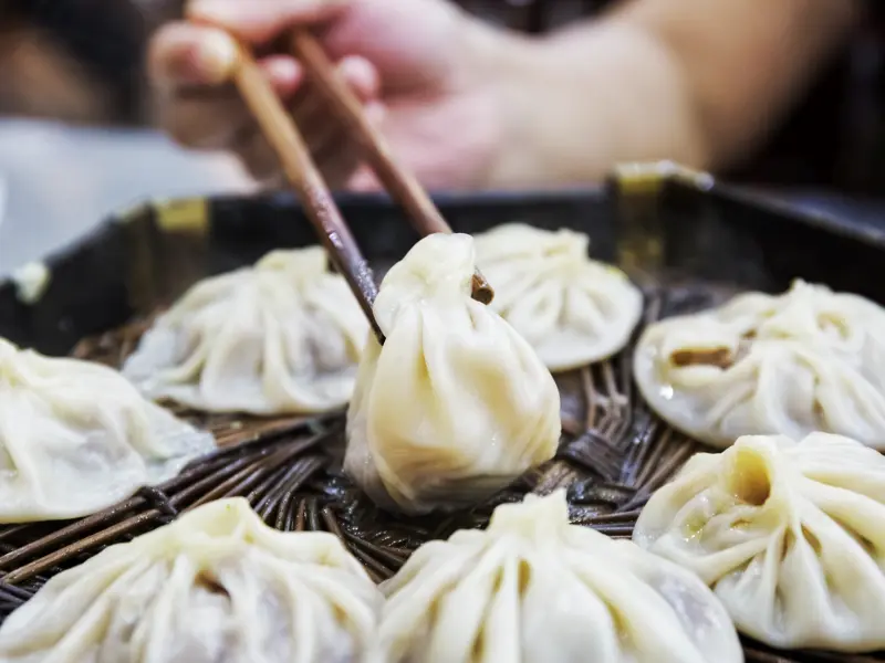 Immer beliebt auf unseren Chinareisen: Teigtaschen aller Art, gedämpft, gebraten - es gibt sie in ganz China. Der perfekte Snack für zwischendurch auf unserer Studienreise durch das fernöstliche Land.