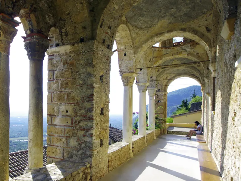 Auf unserer Wander-Studienreise Griechenland - Natur und Kultur erwandern besuchen wir in Mistra (UNESCO-Welterbe) auf dem Peloponnes das Kloster Pantanassa.