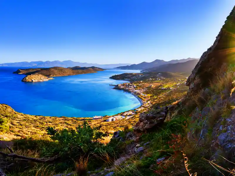 Auf unserer Wanderreise auf Kreta haben wir ausreichend Gelegenheiten, die herrliche Natur der Insel aktiv zu genießen. Rund um Elounda wandern wir auf einem alten Eselspfad mit Blick auf Spinalonga.