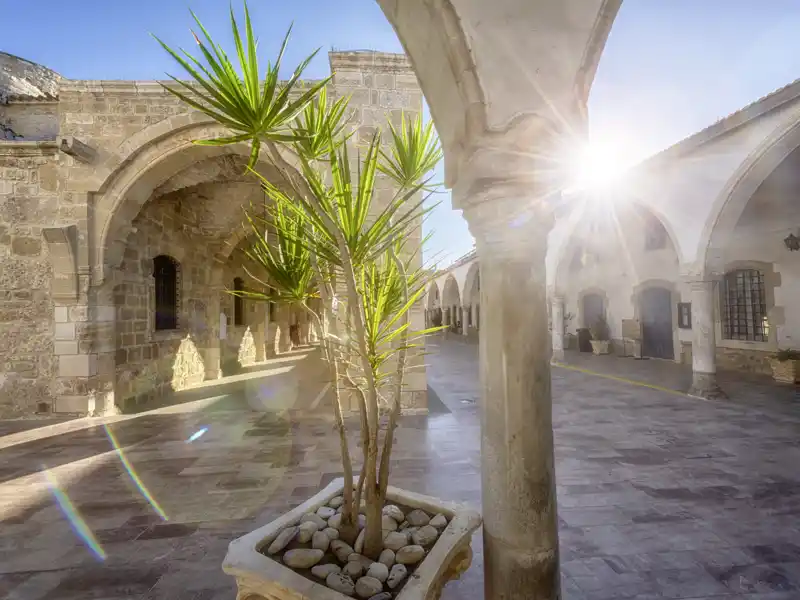 Auf unserer zehntägigen Studienreise nach Zypern lernen wir Larnaca kennen mit seinen vielen alten Kirchen, z.B. der Lazaruskirche Agios Lazaros in Larnaca.