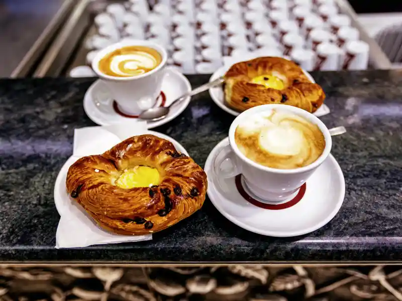 Die Kunststadt Florenz verwöhnt Seele und Geist - doch auch die leiblichen Sinne kommen nicht zu kurz: Für eine Cappuccino-Pause zwischendurch ist auf unserer klassischen siebentägigen Studienreise in die Arnostadt auch immer Zeit.