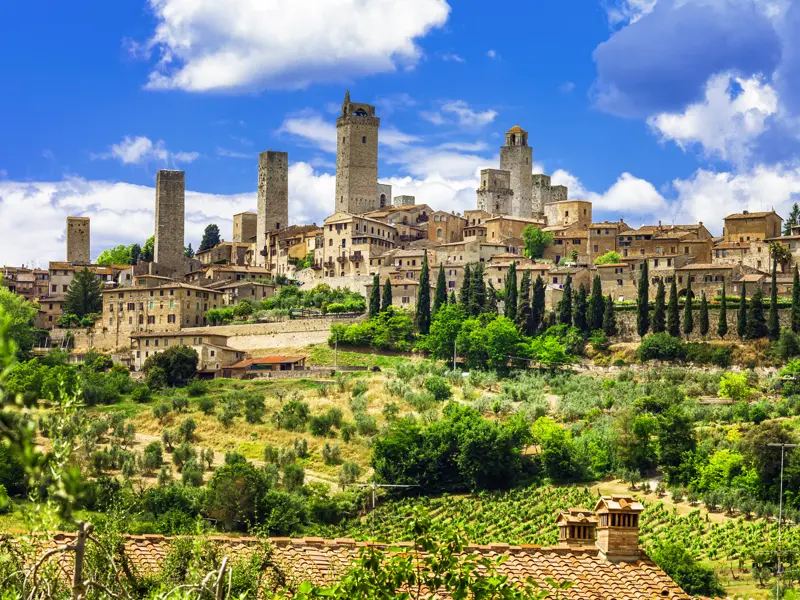 San Gimignano, ein Höhepunkt im doppelten Wortsinn auf unserer klassischen Studienreise durch die Toskana. Die hoch aufragenden Geschlechtertürme zeugen vom Stolz der Erbauerfamilien.