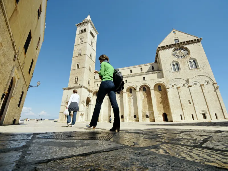 Unsere Studienreise nach Apulien bietet ein ausführliches Besichtigungsprogramm. In Trani besuchen wir die "Königin der apulischen Kathedralen", San Nicola il Pellegrino (dt. Sankt Nikolaus, der Pilger).