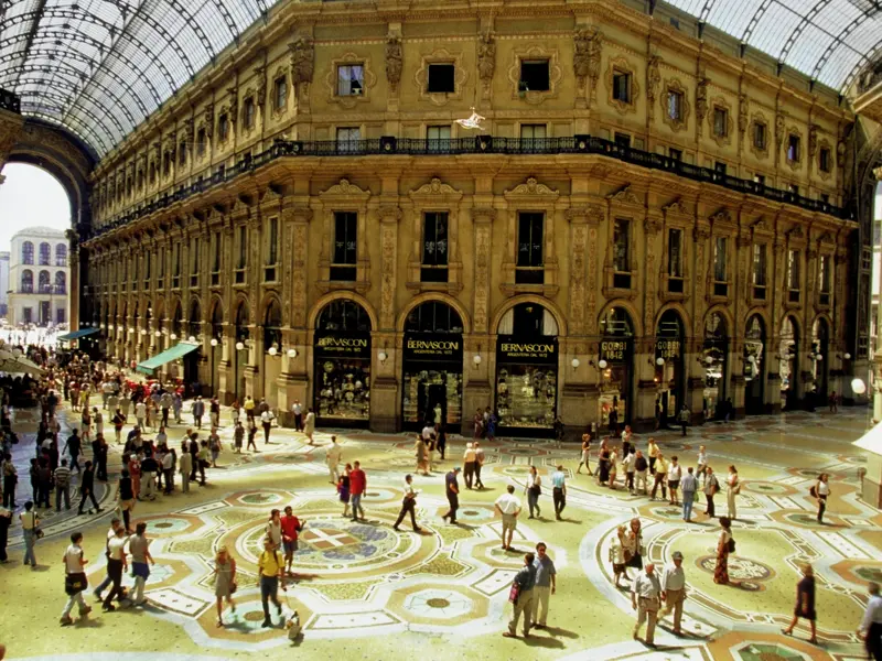 Mailand: Wir erleben auf unserer Studienreise Eleganz und Stil in der Modehauptstadt und Wirtschaftsmetropole; besonders erlesen geht es in der Galleria Vittorio Emanuele zu, der prachtvollen Einkaufspassage direkt am Dom.