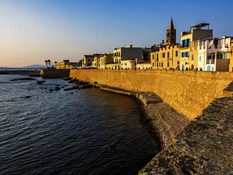 Bei unserer Wanderreise nach Sardinien übernachten wir auch in der Nähe von Alghero und haben Zeit, die schöne Altstadt zu besichtigen.