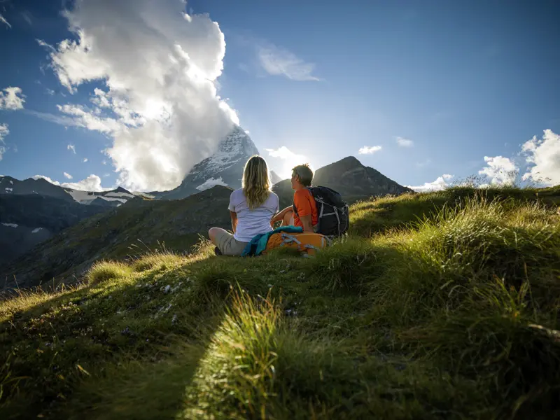 Vielleicht der bekannteste Berg der Welt: das Matterhorn - dem auch wir auf dieser Studienreise die Ehre erweisen. Wir fahren hinauf zum Gornergrat, von wo aus wir den Berg bewundern können.