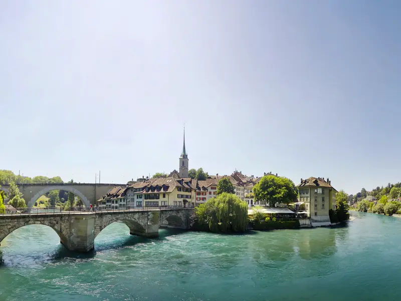 Die erste Station dieser Studienreise ist die Schweizer Bundesstadt Bern, malerisch in einer engen Schleife der Aare gelegen.