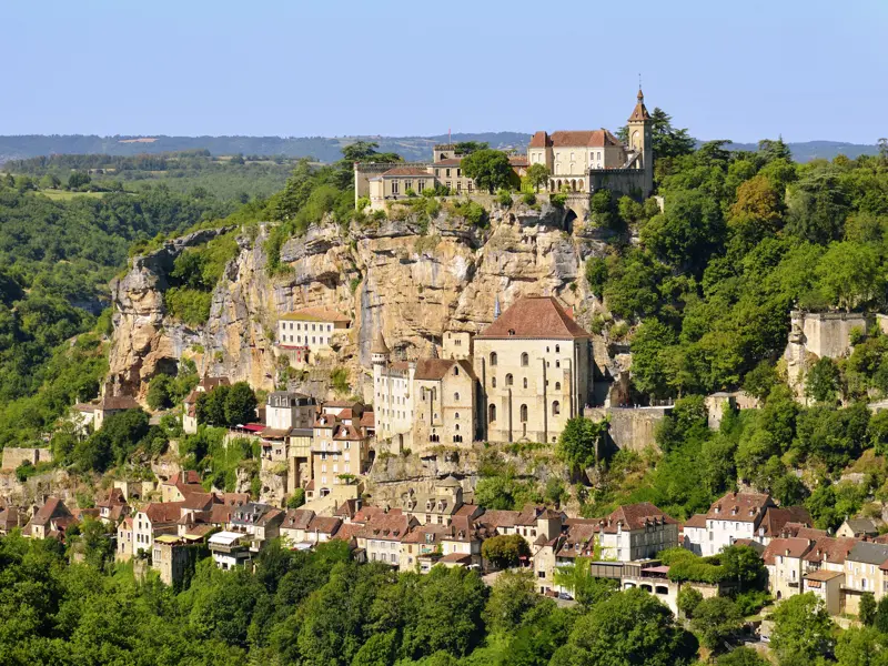 Rocamadour ist ein bekannter Pilgerort und zudem berühmt für seinen aromatischen Käse. Auf unserer Studienreise in die Auvergne und ins Périgord besuchen wir den spektakulär am Berg gelegenen Ort.