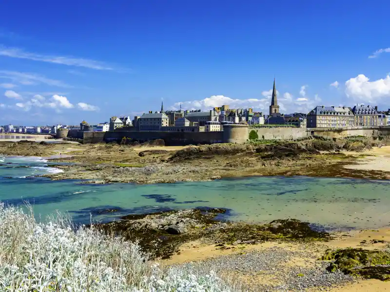 Einer der Höhepunkte unserer Rundreise durch die Bretagne ist die Hafenstadt St-Malo mit ihren beeindruckenden Festungsmauern.