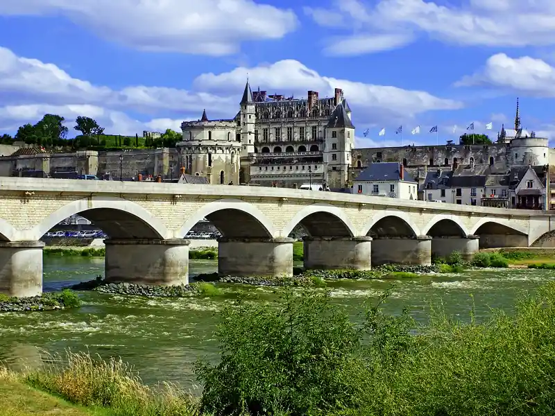 Auf unserer Studienreise "Loire & Ile-de-France - königliches Frankreich" besuchen wir an der Loire das mächtige Schloss von Amboise. Leonardo da Vinci verbrachte hier seine letzten Lebensjahre.