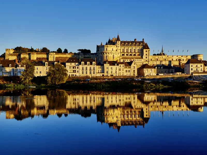 Das Schloss von Amboise, hoch über der Loire, ist einer der Höhepunkte jeder Reise ins Loiretal. Leonardo da Vinci verbrachte hier seine letzten Jahre.