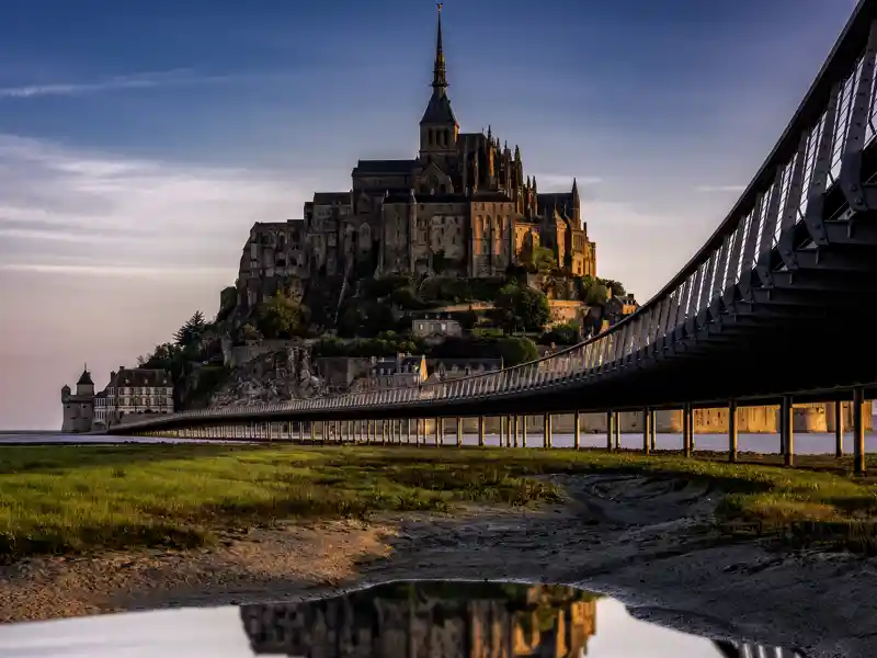 Eines der bekanntesten Wahrzeichen Frankreichs liegt auch auf der Route unserer Wanderreise in die Bretagne: der Mont St-Michel, das berühmte Kloster auf der kleinen Felseninsel im Ärmelkanal.