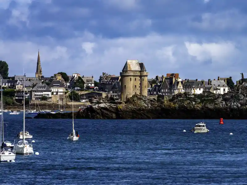 St-Malo ist einer der Höhepunkte unserer Wander-Studienreise durch die Bretagne. Der Hafen bezaubert heute durch seine wunderschön hinter mächtigen Festungsmauern gelegene Altstadt.