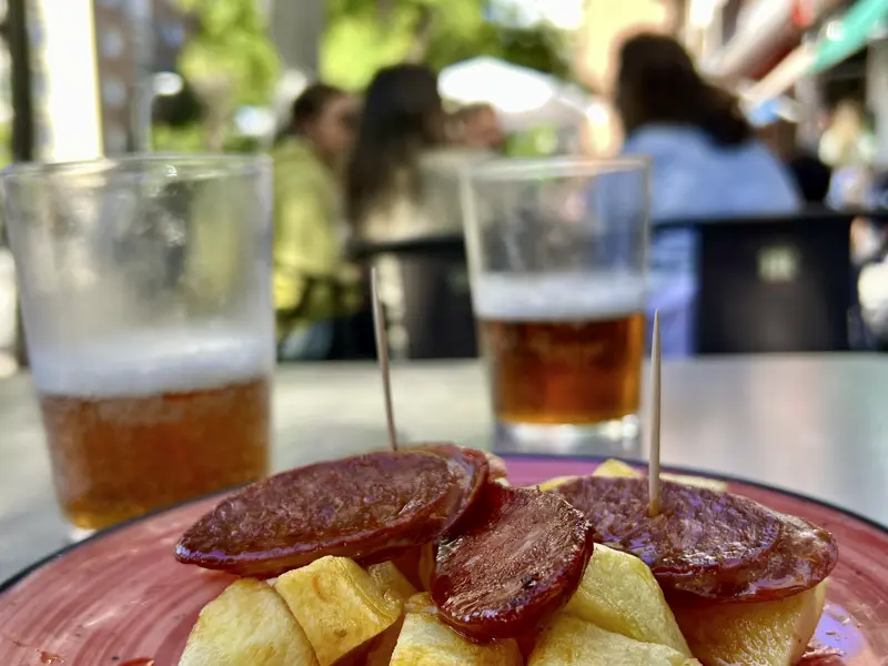 Machen Sie es auf dieser Studienreise wie die Spanier und probieren Sie sich häppchenweise durch die Tapasbars!