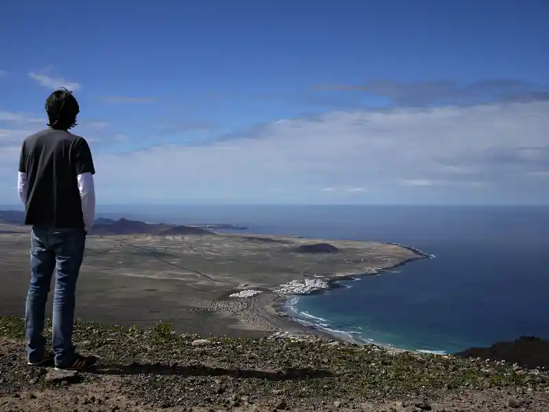 Auf unserer Gruppenreise nach Fuerteventura und Lanzarote kennt Ihre Studiosus-Reiseleitung die schönsten Aussichtspunkte.