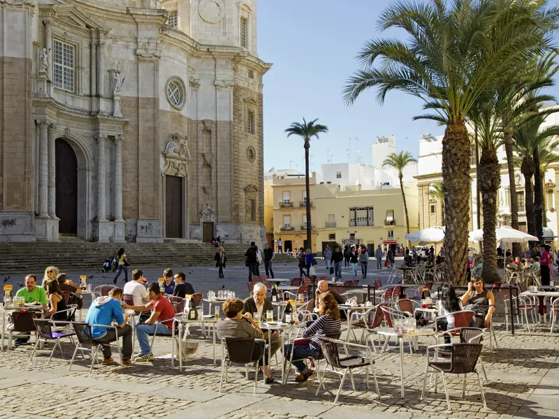 Bei Studiosus haben Sie die Wahl - auf unserer Rundreise mit Muße durch Andalusien entscheiden Sie: ein freier Tag an der Costa de la Luz oder ein Ausflug nach Cádiz