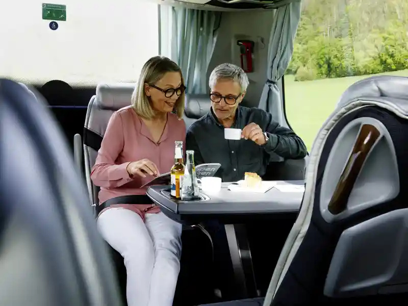 Bester Standard im Bus: Auf unserer Komfortbus-Reise nach Großbritannien genießen Sie auch die Fahrtstrecken.