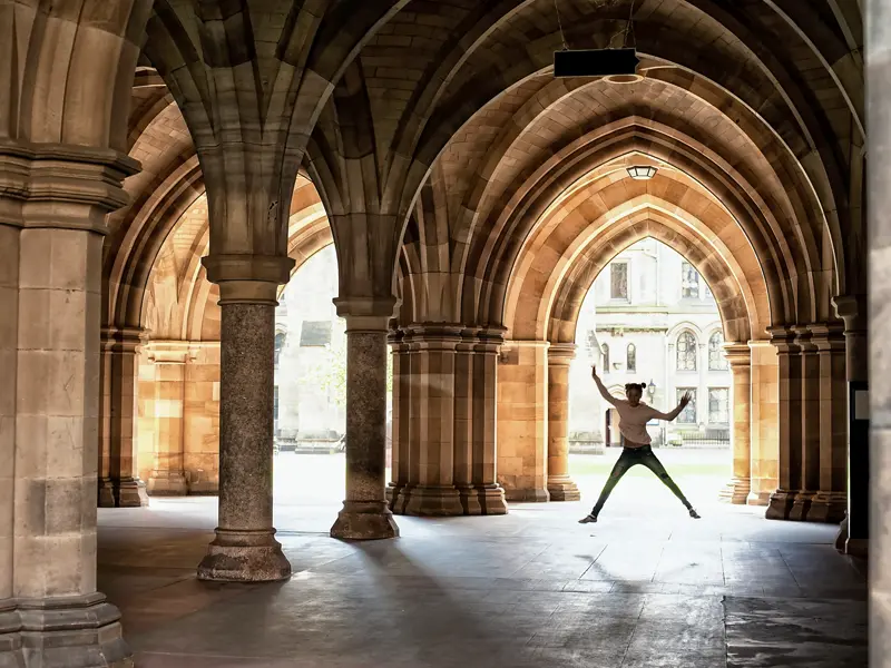 Schottlands Städte haben sich in den vergangenen Jahren prächtig entwickelt, Klassik und Moderne treffen wie hier in Glasgow sehr fotogen aufeinander, wie wir auf unserer achttägigen Studienreise Schottland - im Überblick sehen werden.