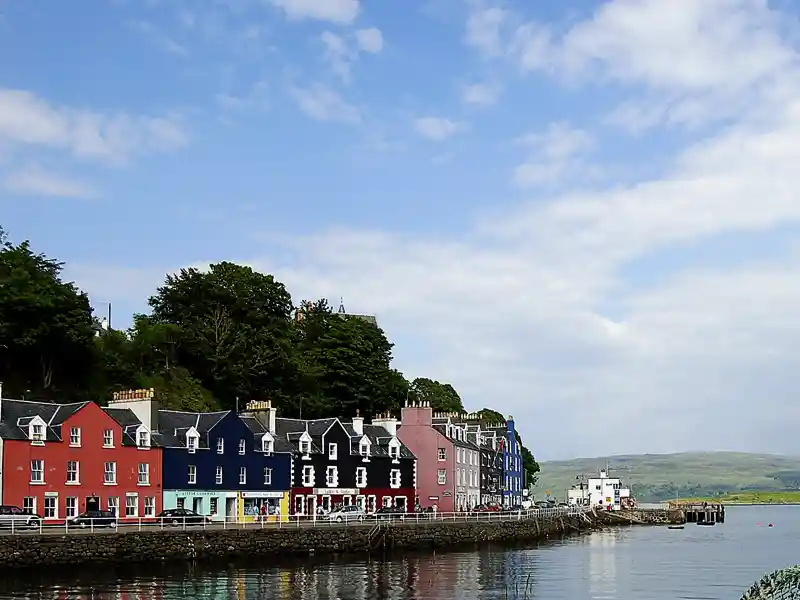 Auf unserer 13- bzw. 15-tägigen Studienreise Schottland - die umfassende Reise machen wir auch in Tobermory Station, dem Hauptort der Isle of Mull auf den Inneren Hebriden.